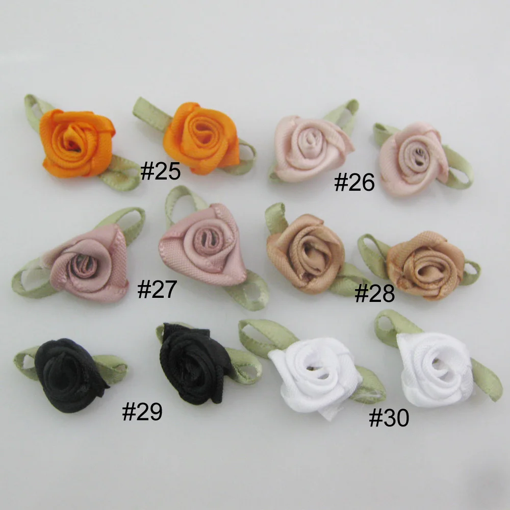 30 colori per la scelta 50 pezzi Fashion Ribbon Rose rosette con foglia tessuto fiori accessori artigianato fai da te forniture per cucire