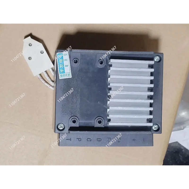 

Драйвер автомобильного холодильника HT-DC12/24V-B4 ВХОД: 12/24 В постоянного тока МАКС.: 31,5 В