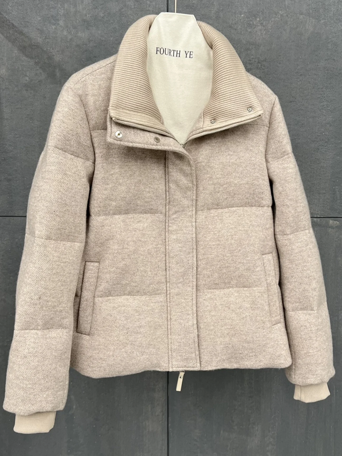 Outono e inverno nova alta qualidade pele brilhante ganso para baixo jaqueta emenda de malha para baixo jaqueta estilo retro feminino