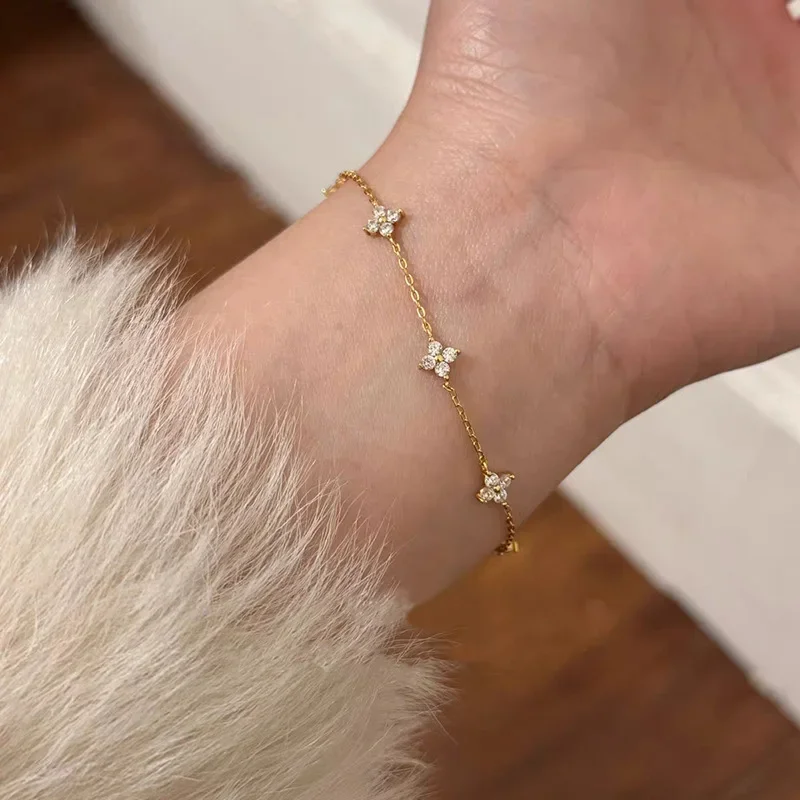 925er Silber vergoldete vierblättrige Blumen-Zirkon-Kettenhalskette für Damen, luxuriöse Kragen-Charm-Halsketten, Trend-Schmuck 2025,