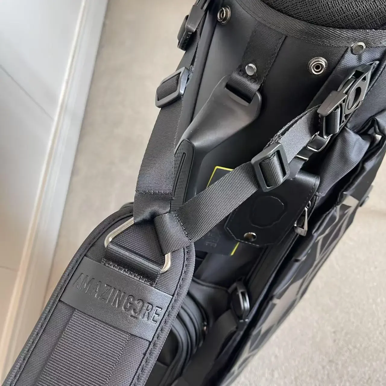 حقيبة جولف بحزام واحد، تصميم خفيف الوزن مقاوم للماء للجنسين، حامل نادي ذو سعة كبيرة