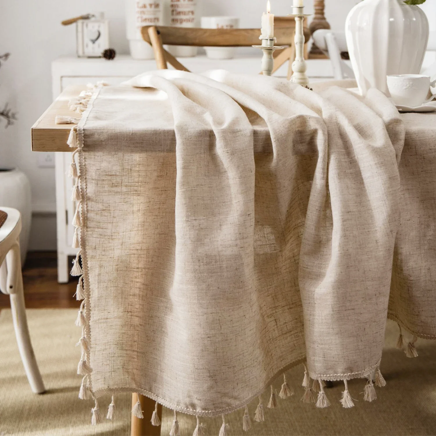 take your dining experience to the next level. Made from luxurious, high-quality materials, this tablecloth is perfect for any f