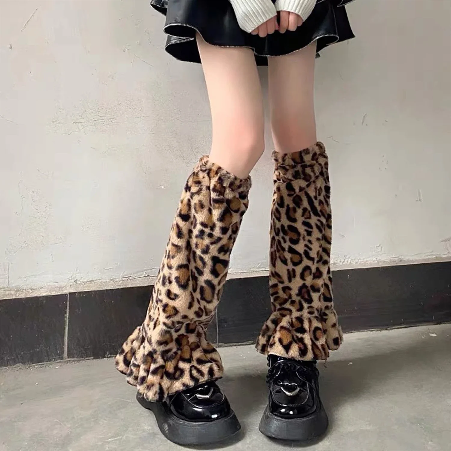 ผู้หญิง Harajuku Plush ขาอุ่น Gothic Punk Vintage Leopard สัตว์พิมพ์เท้าแขน Ruffled Hem เข่าถุงเท้าสูง