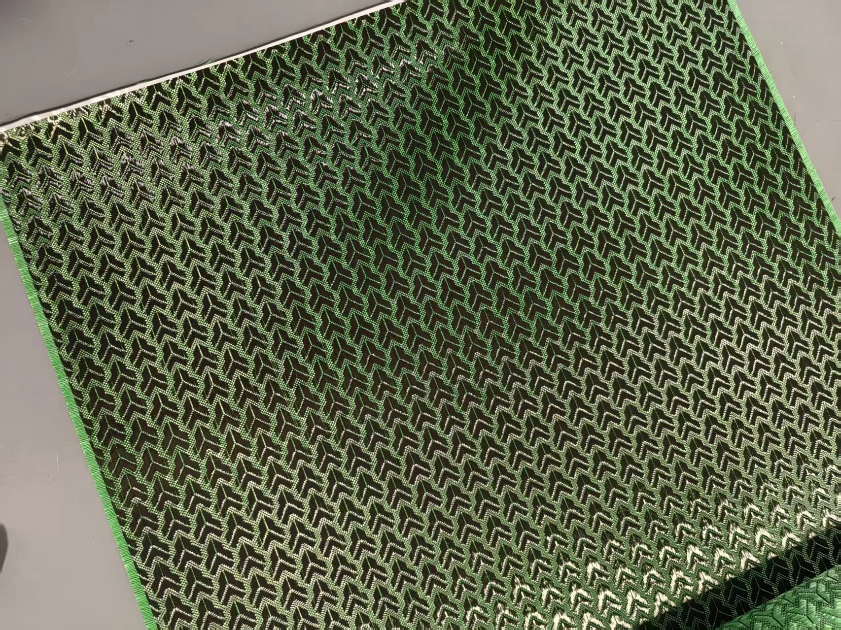 3k 240gsm real Mixed carbon fiber, triangular pattern 1m/40