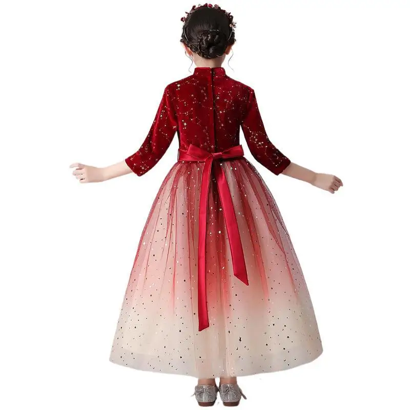 فستان سهرة للفتيات المضيف باللون العنابي الأميرة زهرة فتاة منتفخة من التول يظهر أداء البيانو