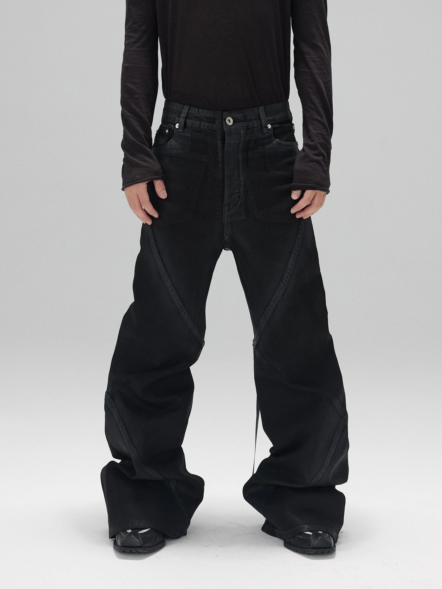 Calças Jeans Flare Slim Fit ASTT B com Corte Espiral, Cintura Baixa, Mistura de Algodão, Poliéster e Spandex, Jeans Neutro pa...