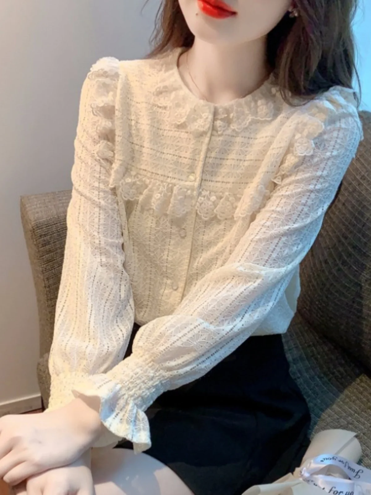 

Женская модная нижняя рубашка Ele Lace Base в корейском стиле с круглым вырезом, длинными рукавами, пуговицами и прямым кроем