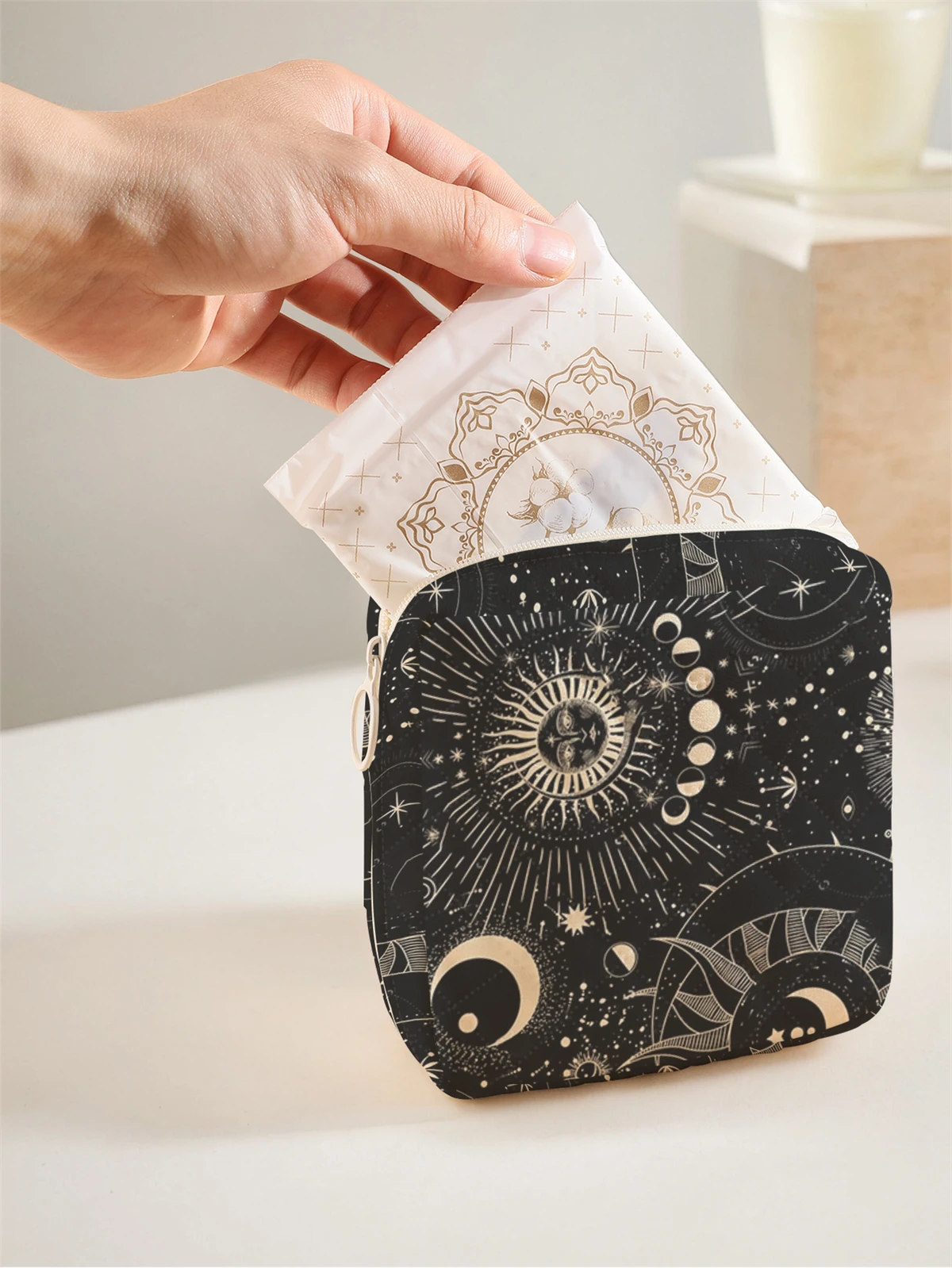 1, tragbare Aufbewahrungstasche für Damenbinden, aus Mondsternmuster und Diamantnetzmaterial, leichte Taschentuchtasche für Damen – Detail 2