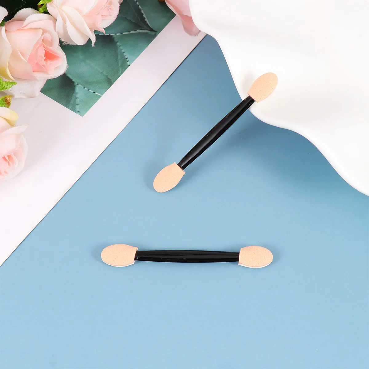 

24pcs Makeup Sponge Stick Disposable Soft Latex Eye Shadow Applicator Brush Plastic Handle Lightweight Women Eyeshadow