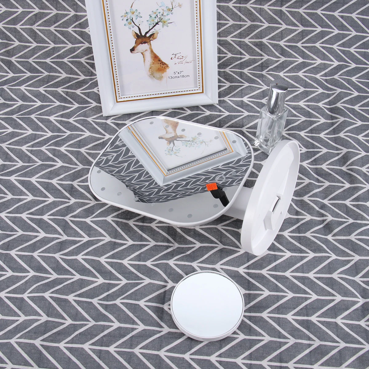 

Beauty Mirror 10x Magnifying 20 LED Light USB Rechargeable Makeup Mirror Touch Sensor Adjustable Stand Foldable Storage