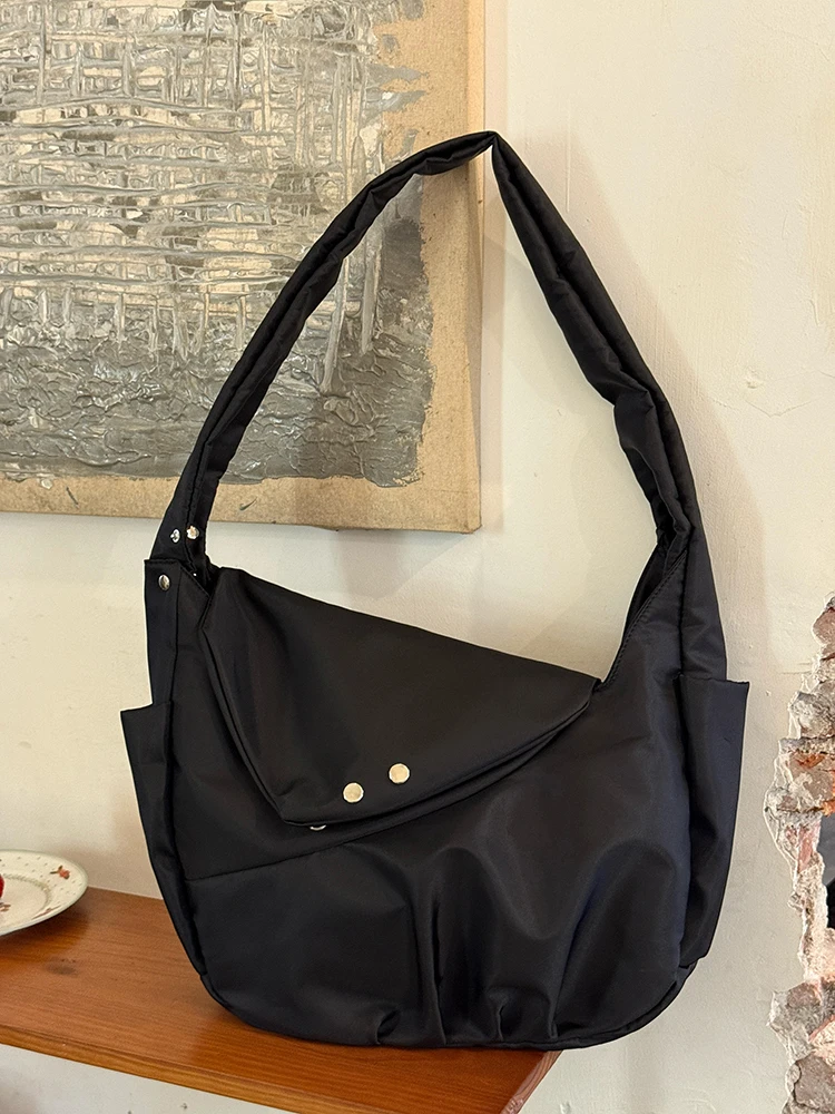 

New Fashionable Waterproof Nylon Cloth Shoulder Bag With Large Capacity, Simple And Casual, Versatile, Rivet Decoration, Trendy