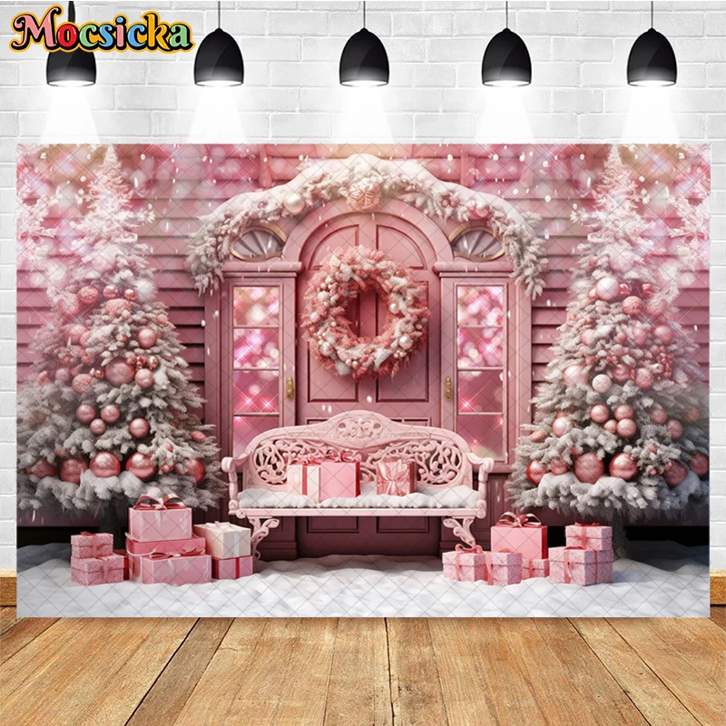 家族の肖像画の背景クリスマスの木の花輪、ギフトボックスの装飾、スタジオ写真アクセサリー、冬のクリスマスピンクの店、子供、大人