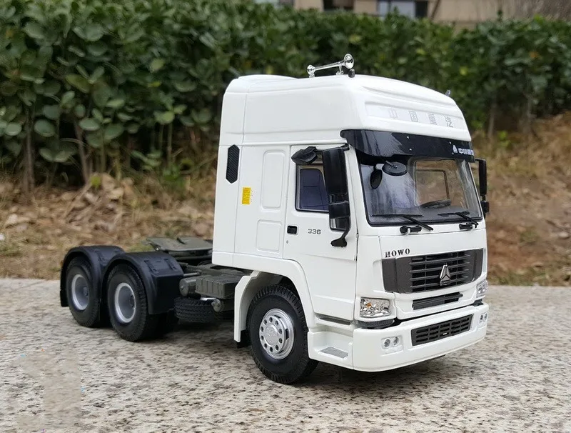 Collectible Diecast Toy Model Replica Gift 1:24 Scale SinoTruk HOWO 336 Transport Truck Tractor Vehicles Alloy Model Decoration