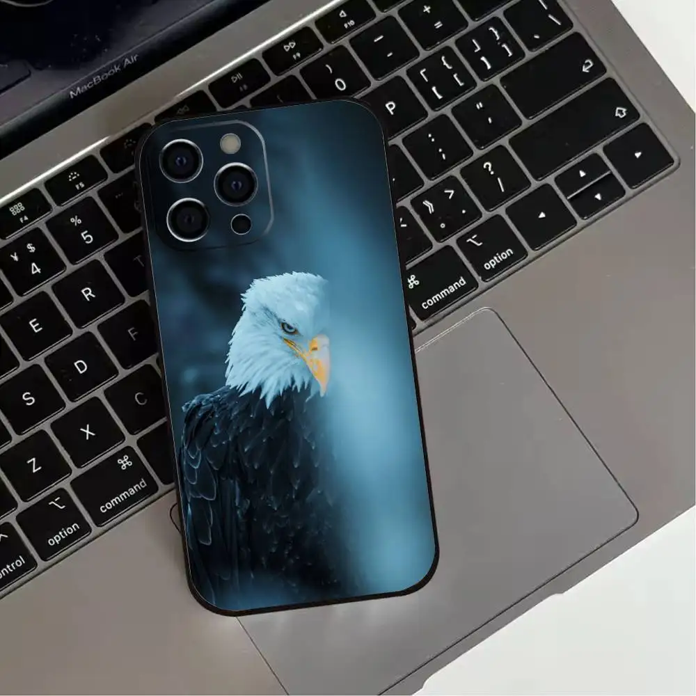حافظة هاتف E-Eagle Hawk Falcon لهاتف iPhone 17,16,15,14,13,12,11 Plus، Pro Max، XS، غطاء أسود من السيليكون الناعم