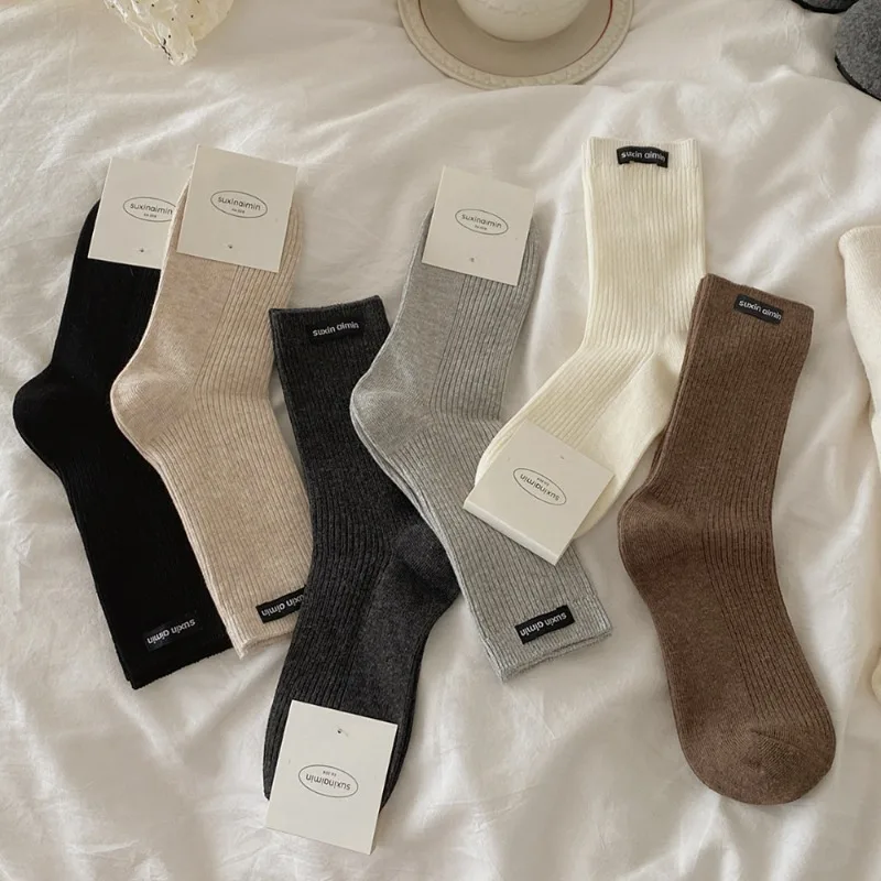 

INS Casual Style Socks with Fabric Label Fashion Solid Color Slouchy Mid-Calf Socks Soft Cotton Stackable Socks for Schoolgirl