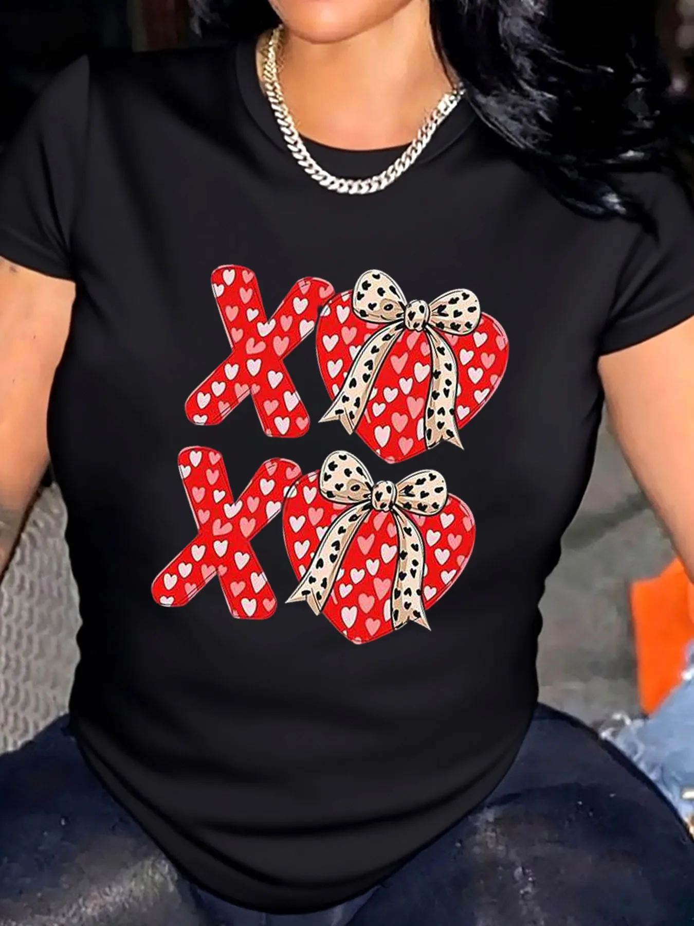 

Женская футболка больших размеров на день Святого Валентина Xoxo с сердечками и бантом, уличная одежда