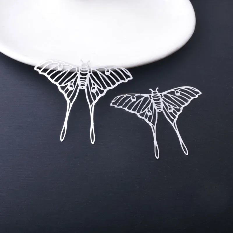 10 Stück Messing-Filigran-Anhänger mit hohlen, hellgoldenen Schmetterlingen und Schmetterlingsmotiven für Schmuck. – Detail 13