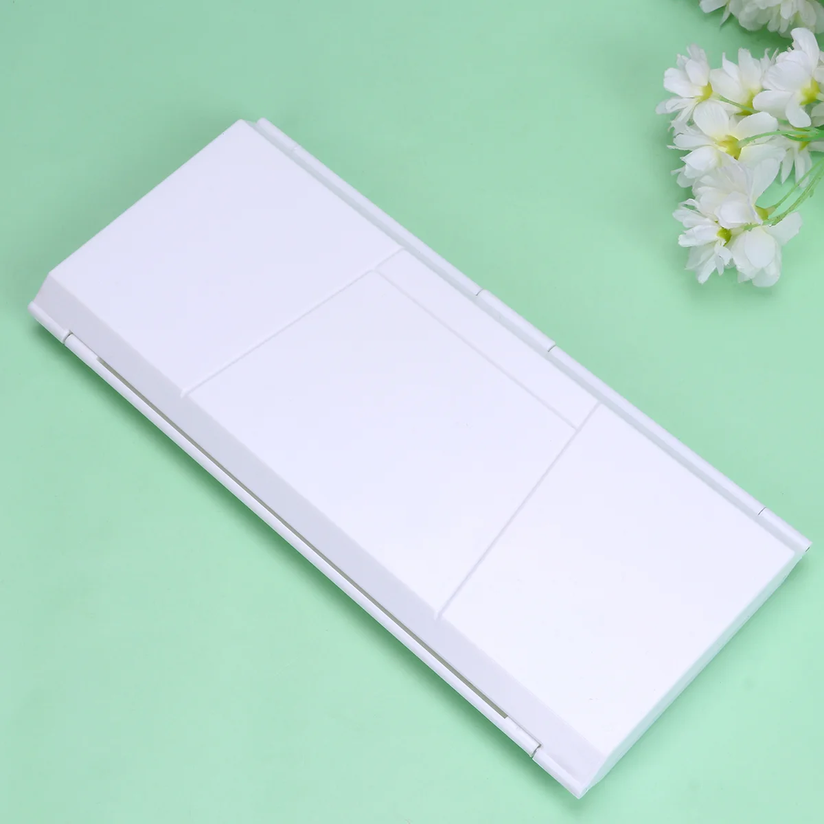 Watercolor Folding Color Mixing Box with Cover 24 Compartments Paint Box for Studio School (White)