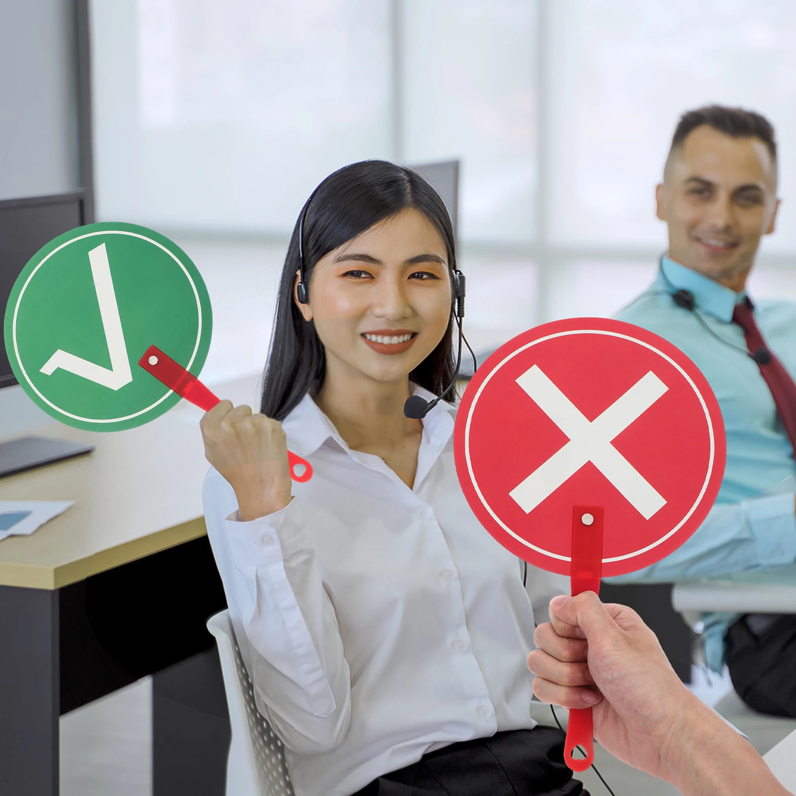 

2 Pcs Hand Holding Cards to Score Auction Paddles Sign Decision-making Classroom Voting Plastic Bidding