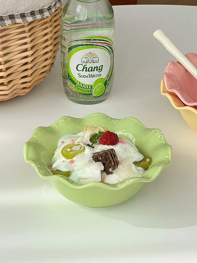 Simple Relief Dessert Bowl Solid Colour Ceramic Flower-shaped Yoghurt Breakfast Bowl Household Rice Bowl Tableware