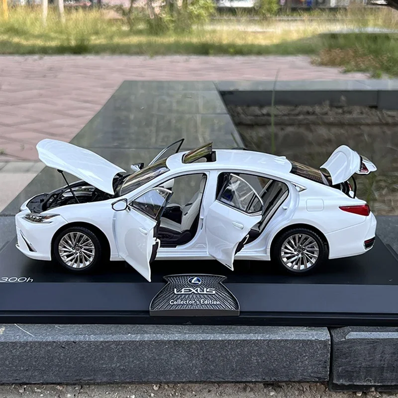 1:18 Diecast LEXUS ES300H Alloy Car Model Simulation Vehicles Sports Car Collection Boy Gift Ornaments Original Box