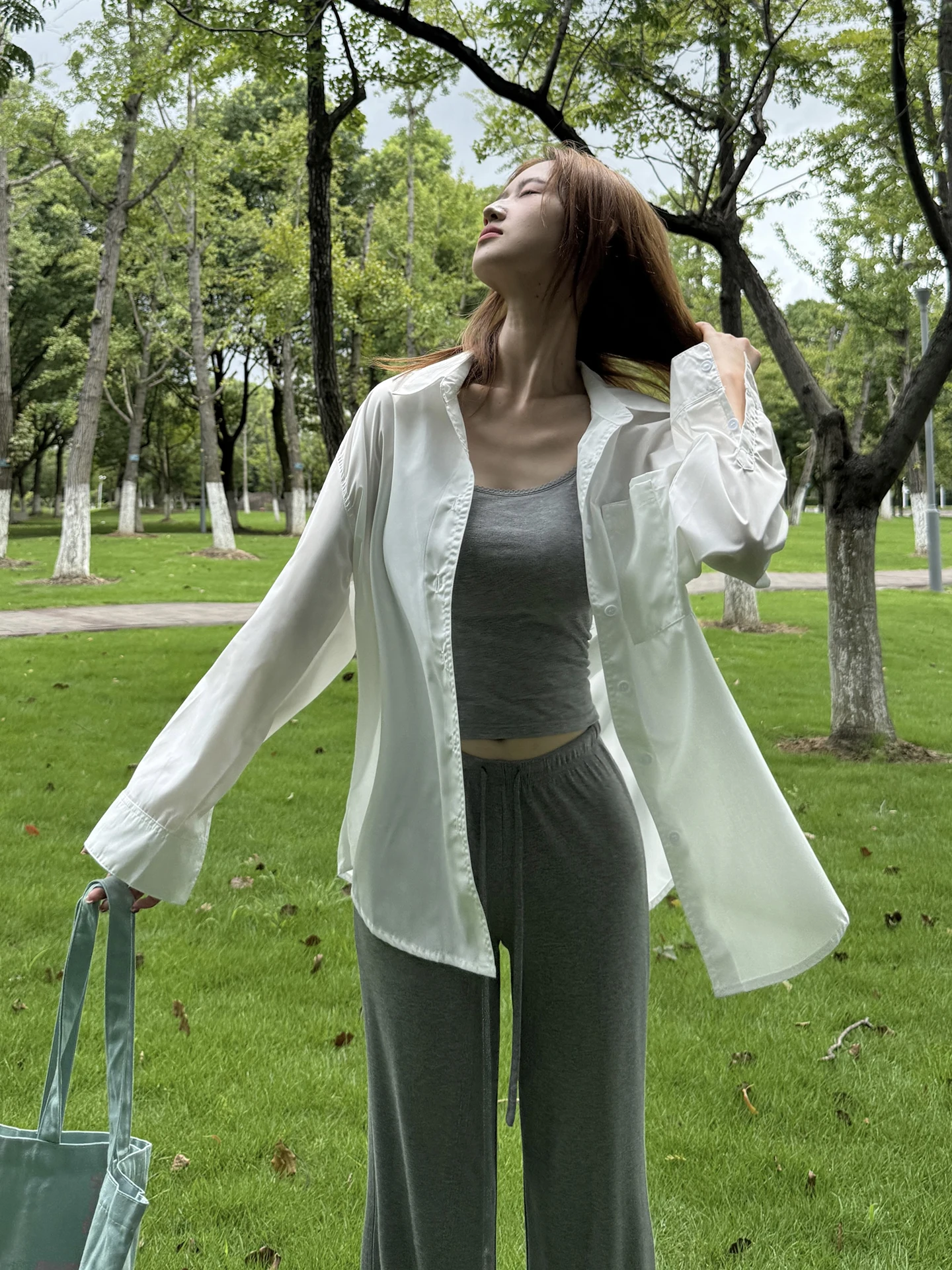 

Женская удлиненная хлопковая футболка оверсайз белого цвета с вышивкой и надписью, дышащая, комфортная, для осеннего сезона