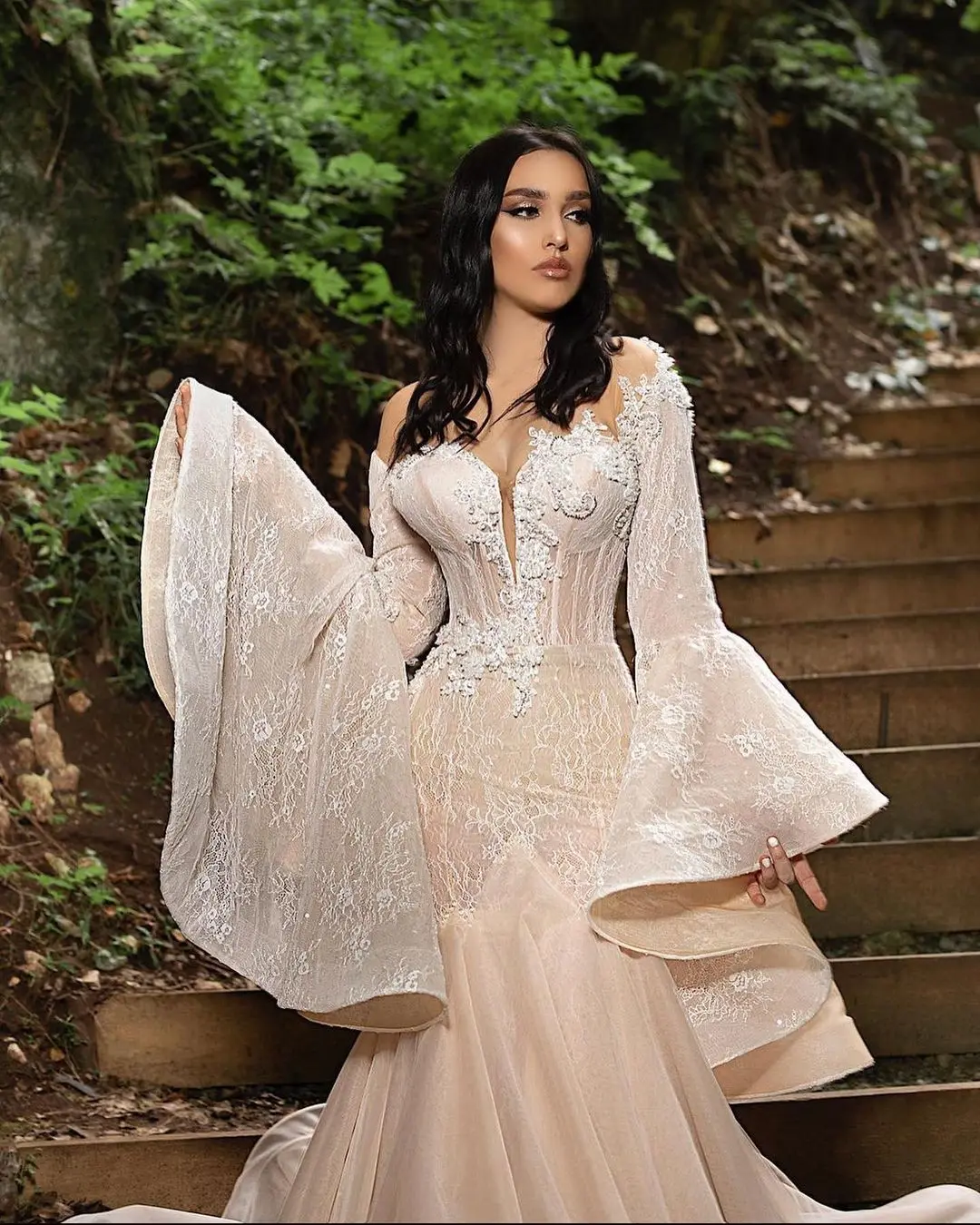 Fashion Sheath Wedding Dress Appliques Bridal Gown Flare Sleeve V-Neck Backless Brush Train Robe De Vestido Customized Hot Sale