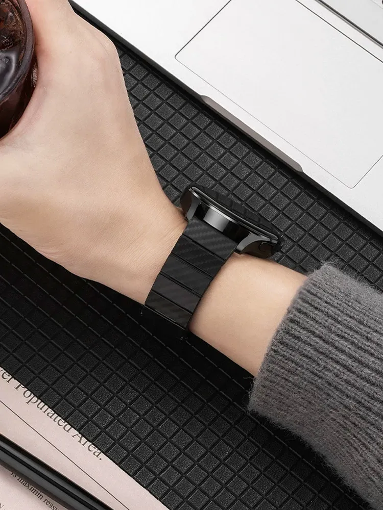 Magnetic Carbon Fiber Pattern Watch Strap Is Suitable for Huawei's New GT7 Sports WATCH 5 Smart GT6/GT5/GT4.