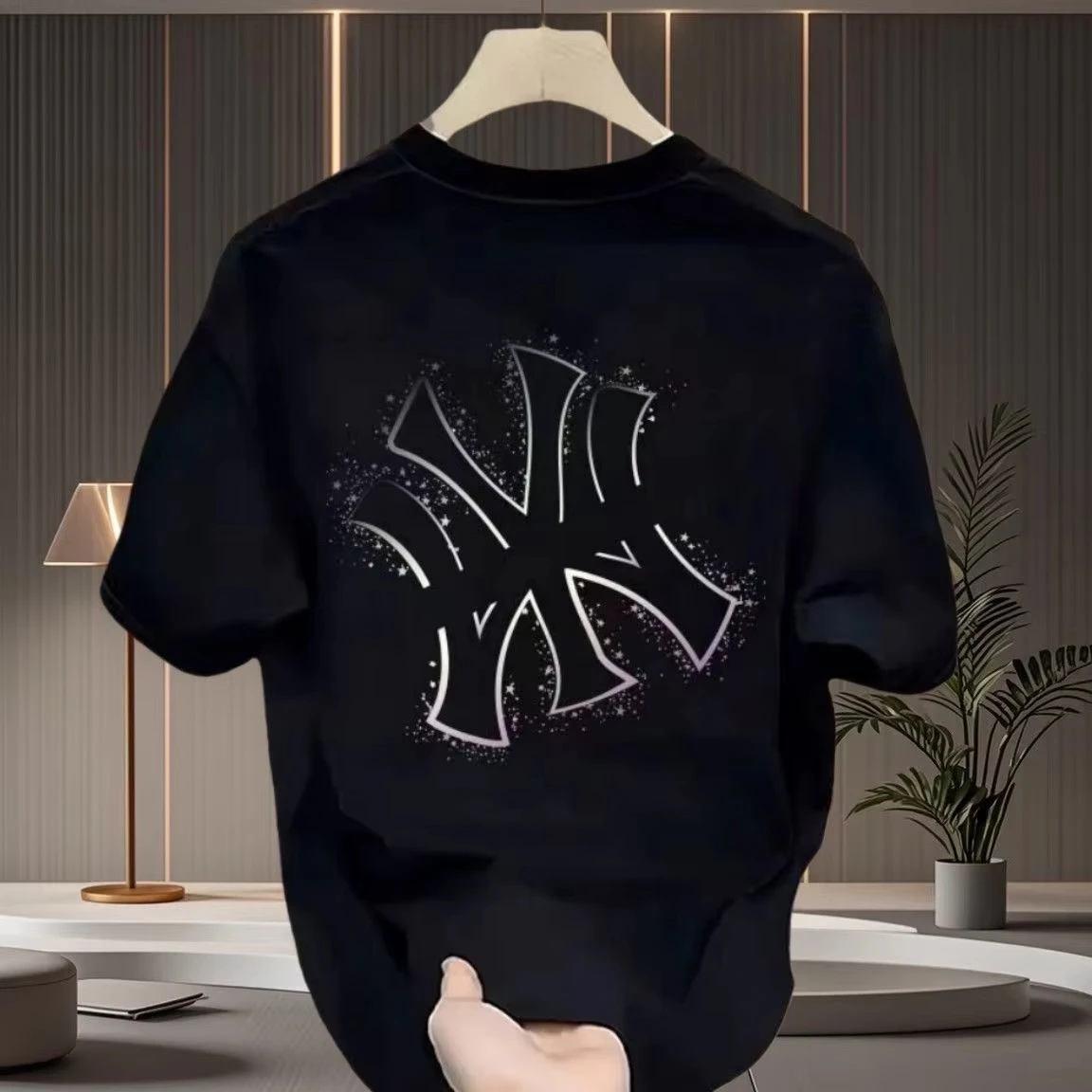 Футболка с классическим логоти – обзор и цена Streetwear Brand With A Logo