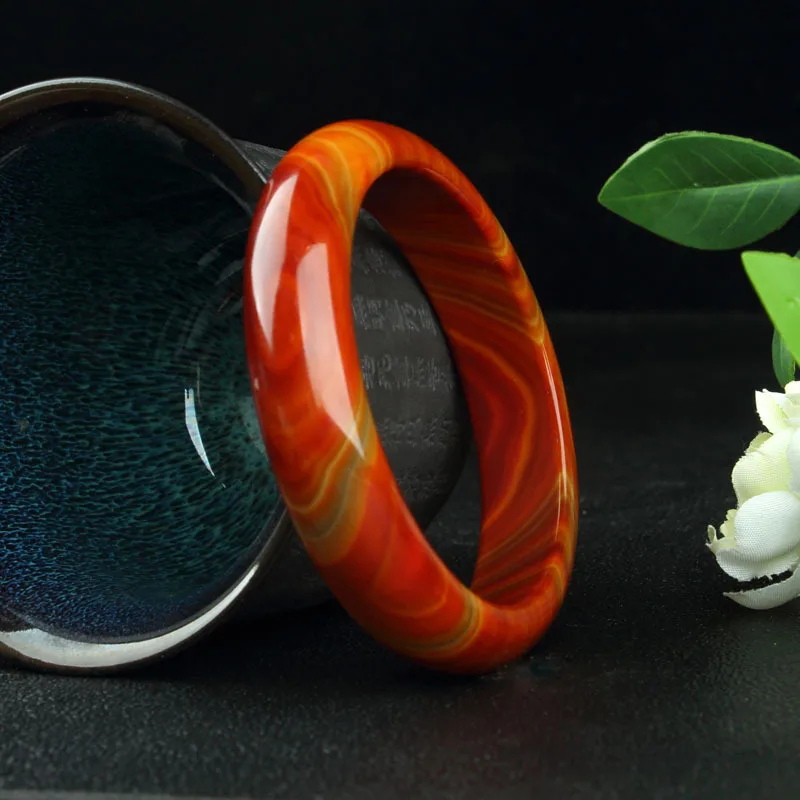 Zhan Guo , medium-width and thickened agate with ethnic characteristics, red jade bracelet as a gift