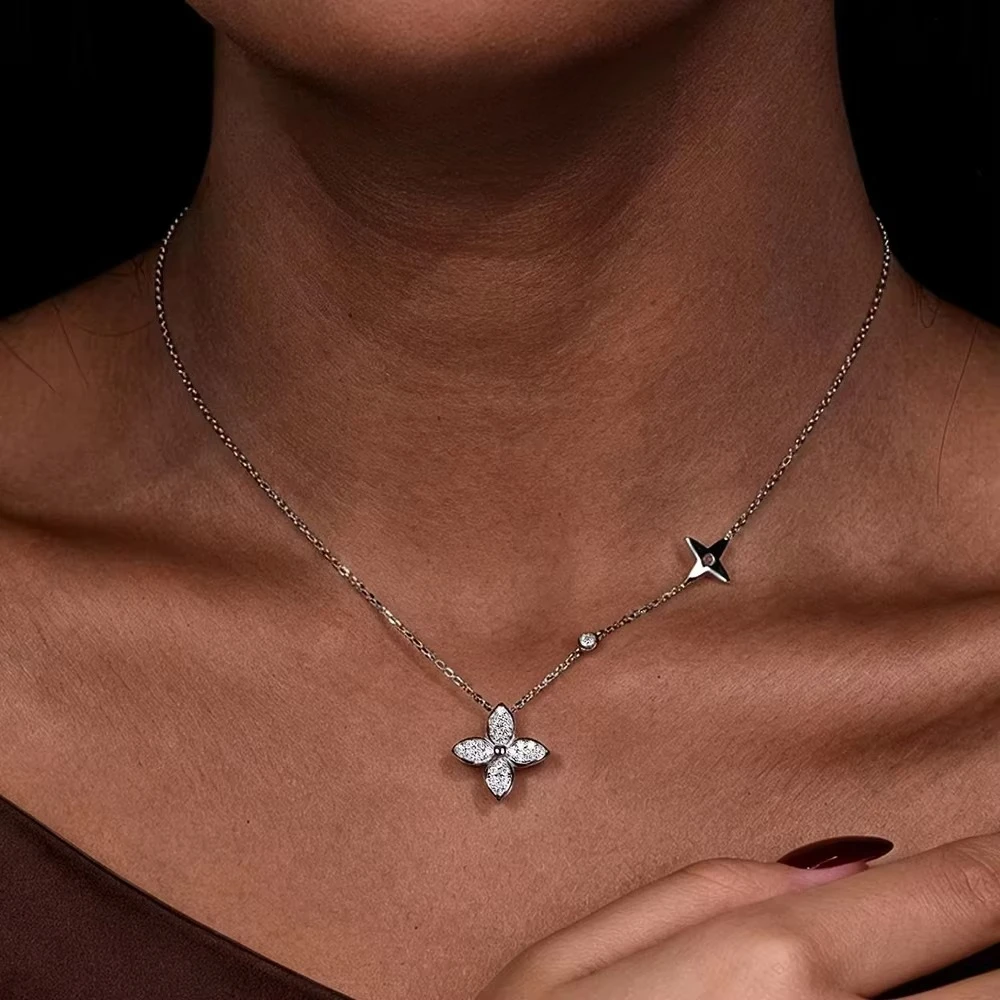 FCGJHW Leaf Clover Moissanite Necklace Pure S925 Silver For Women Lab Diamond Pendant Chain Daily Wear Jewelry Gifts GRA 2026