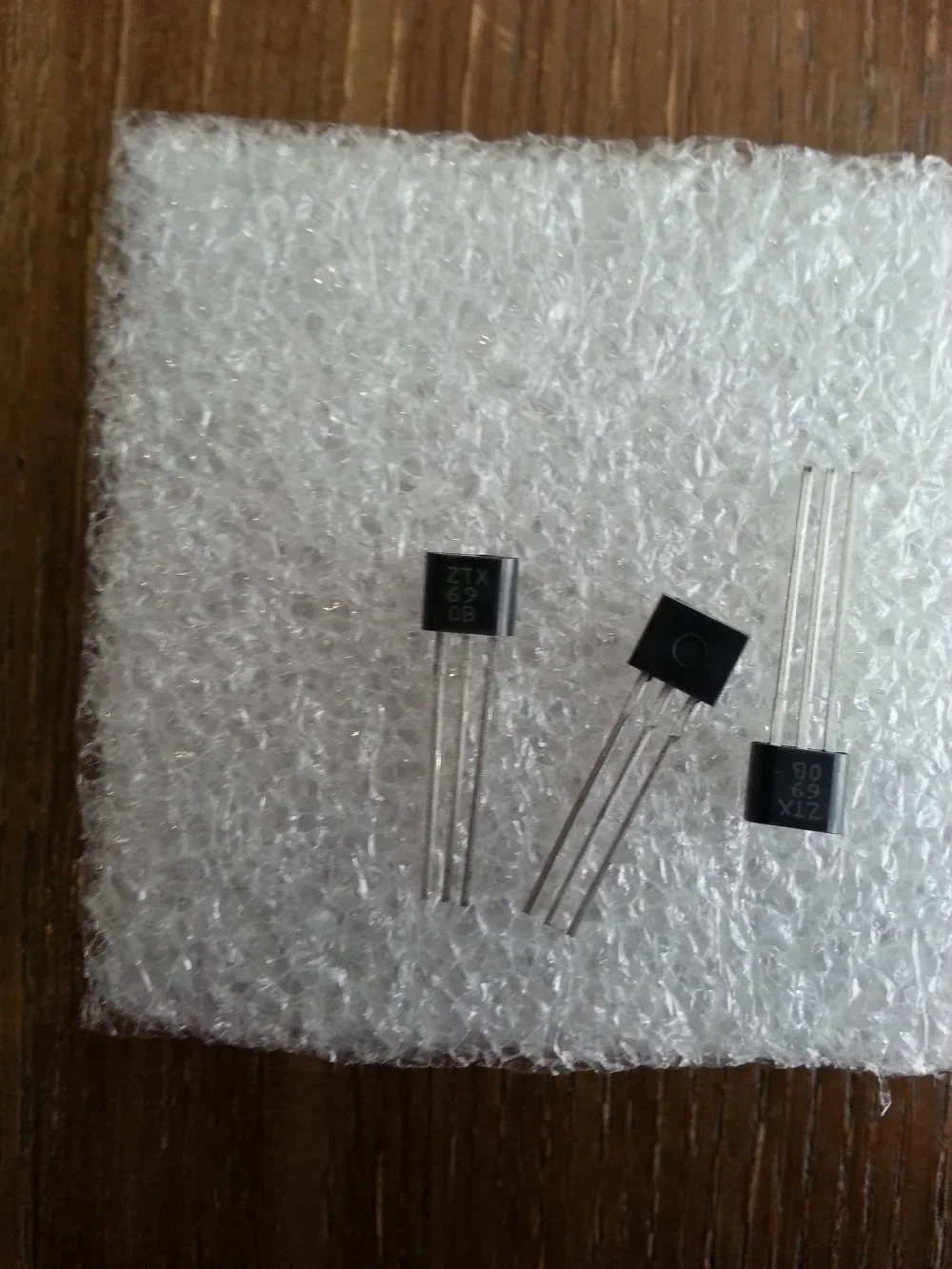 

Бесплатная доставка ZTX690B NPN КРЕМНИЕВЫЙ ПЛАНАРНЫЙ ТРАНЗИСТОР СРЕДНЕЙ МОЩНОСТИ ВЫСОКОГО ЗУЧА, новый оригинальный сток