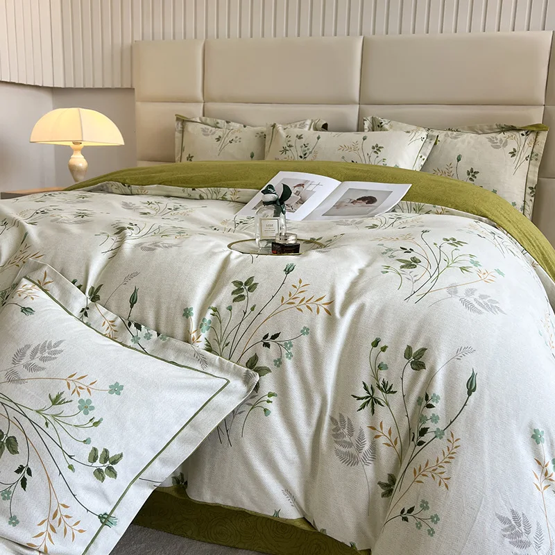 Cotton four piece set with thickened printed and brushed duvet covers, skin friendly bed sheets that can sleep naked, Nantong be