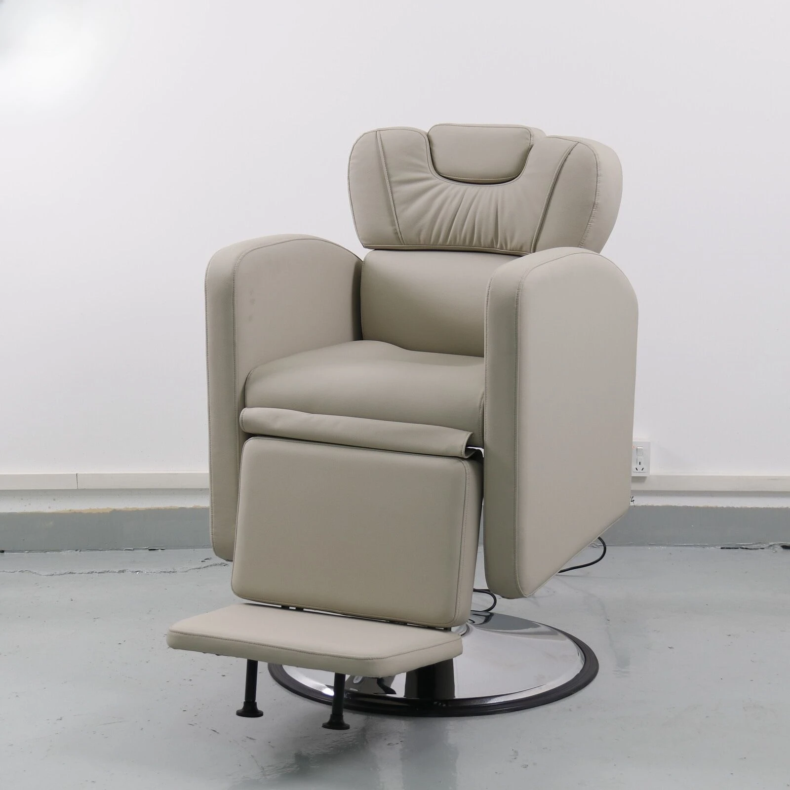 Luxury Ergonomic Barber Chair, 360 Degree Rotatable, Stainless Steel Base with Professional Hydraulic Pump