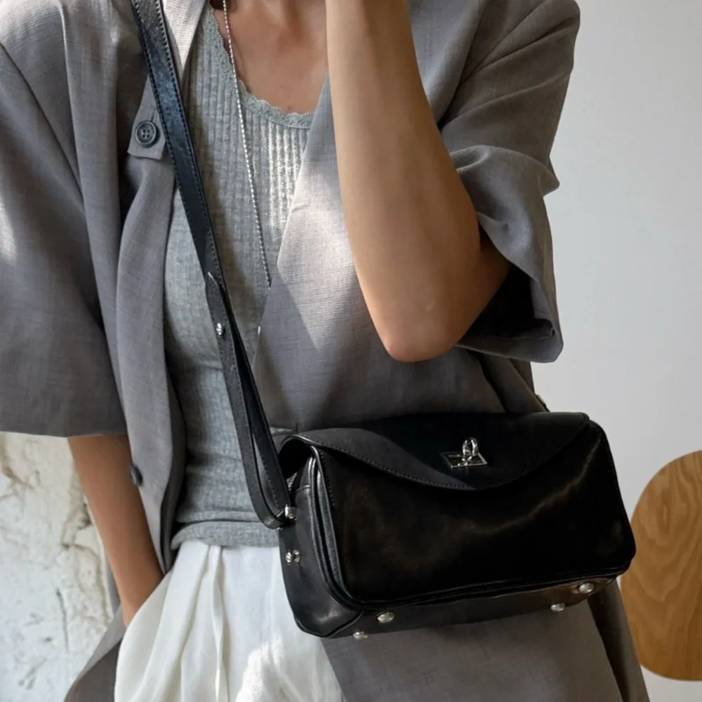 

2026 New Lazy Wind Bag Women's Leather Slack Lock Design Small Square Fashion Single Shoulder Oblique Span Unique Texture
