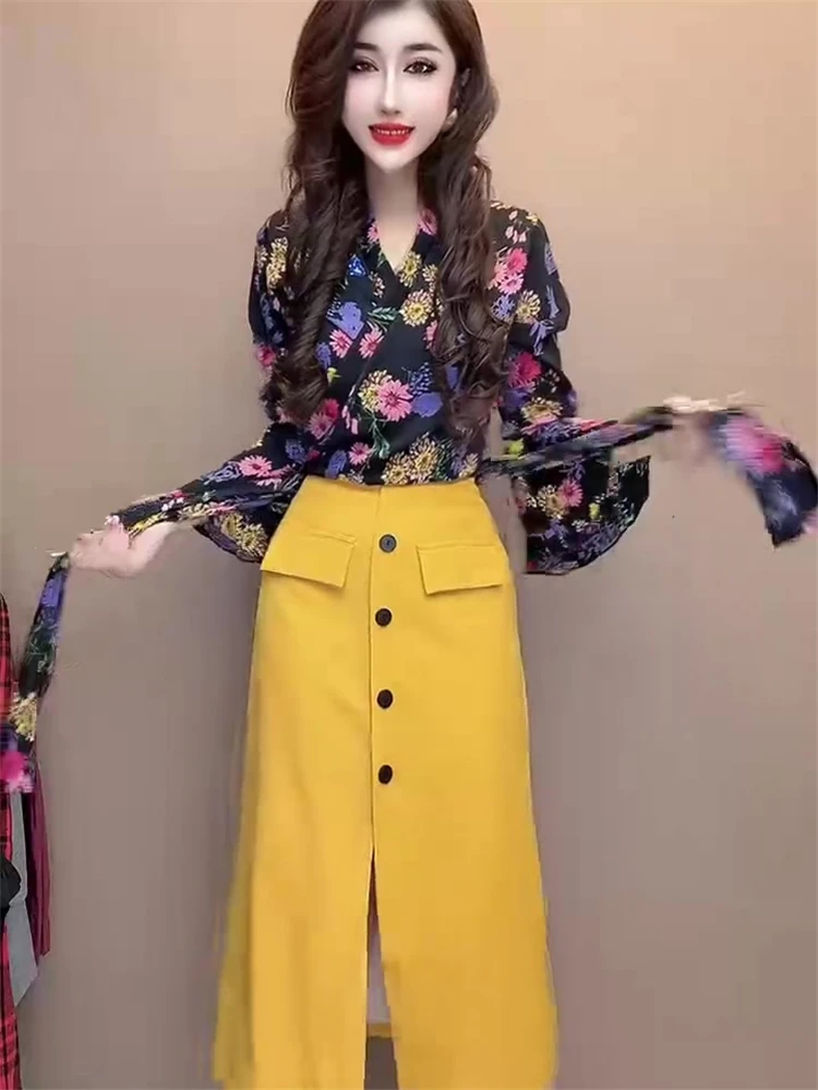 Conjunto de estilo avançado de camiseta feminina com decote em v, alça elegante, cintura alta, emagrecimento, meia saia, duas peças, conjunto moderno