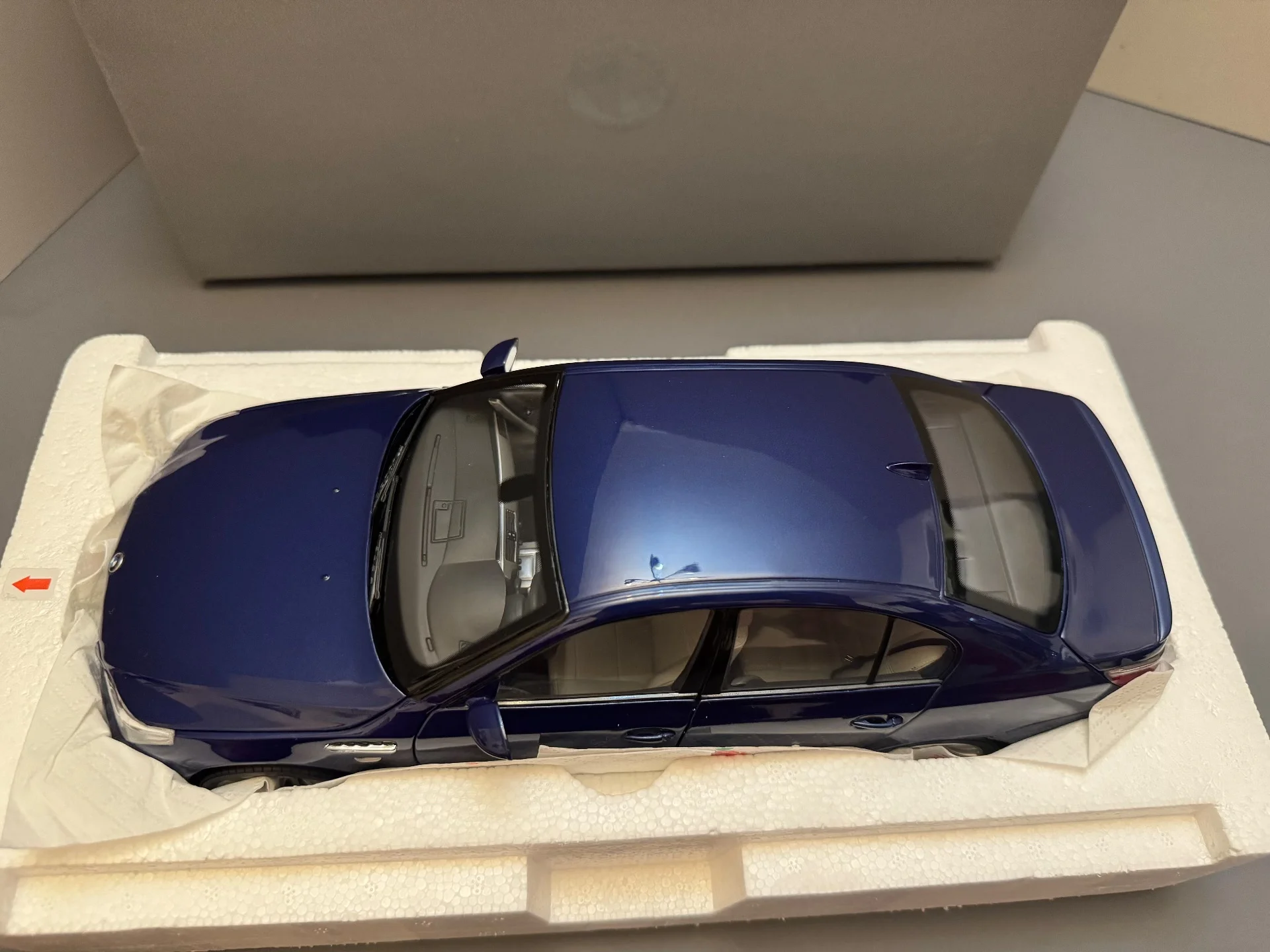 Kyosho 1:18 M5 E60 V10 Blue Simulation Limited Edition All Open Alloy Metal Static Car Model Toy Gift