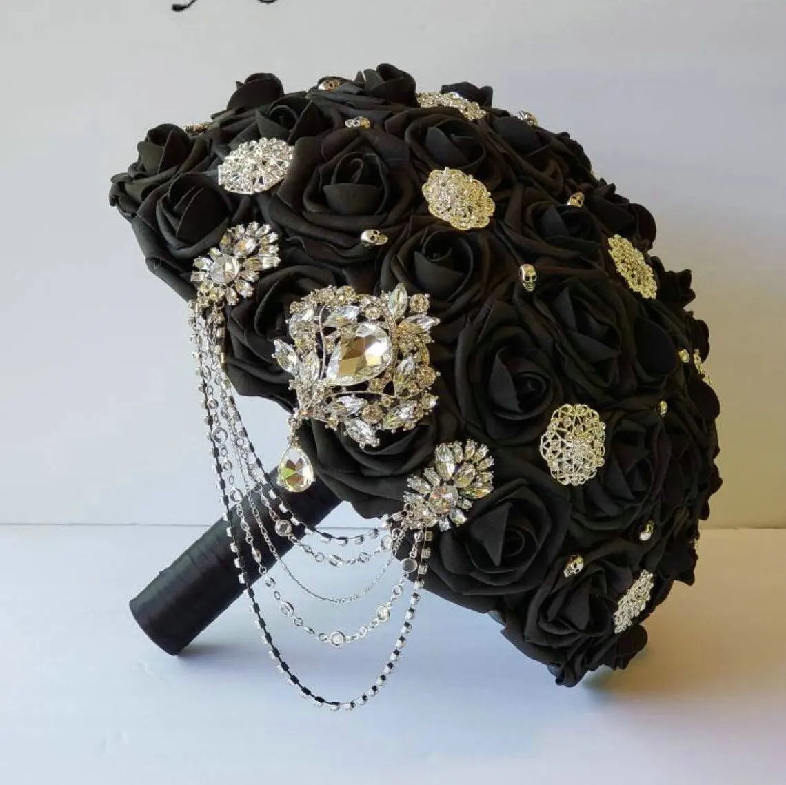 EillyRosia Black Bridal Bouquets Skull Brooch Jewelry Sequined Tassel Matching Corsage Gothic Boutonnieres 15 Colors Available