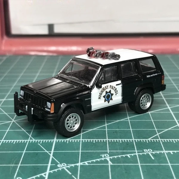

GreenLight 1:64 1993 Jeep Cherokee police car Alloy simulation micro car model collection decoration car toy gift