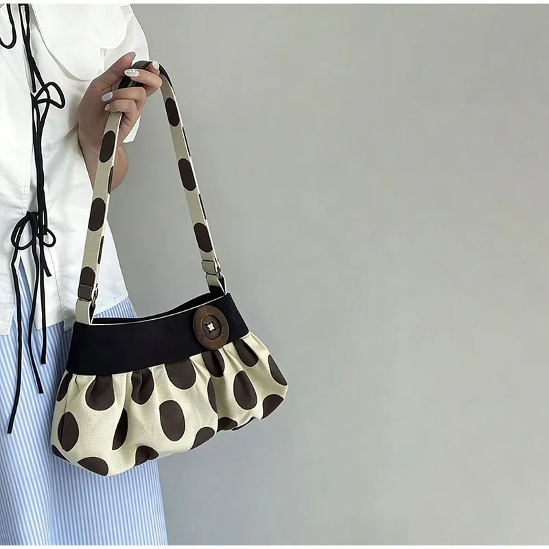 Koreanische Umhängetasche mit Polka Dots, große Tragetasche mit plissiertem Design und Holzknopf-Dekor, niedliche lässige Handtasche für Mädchen – Detail 14