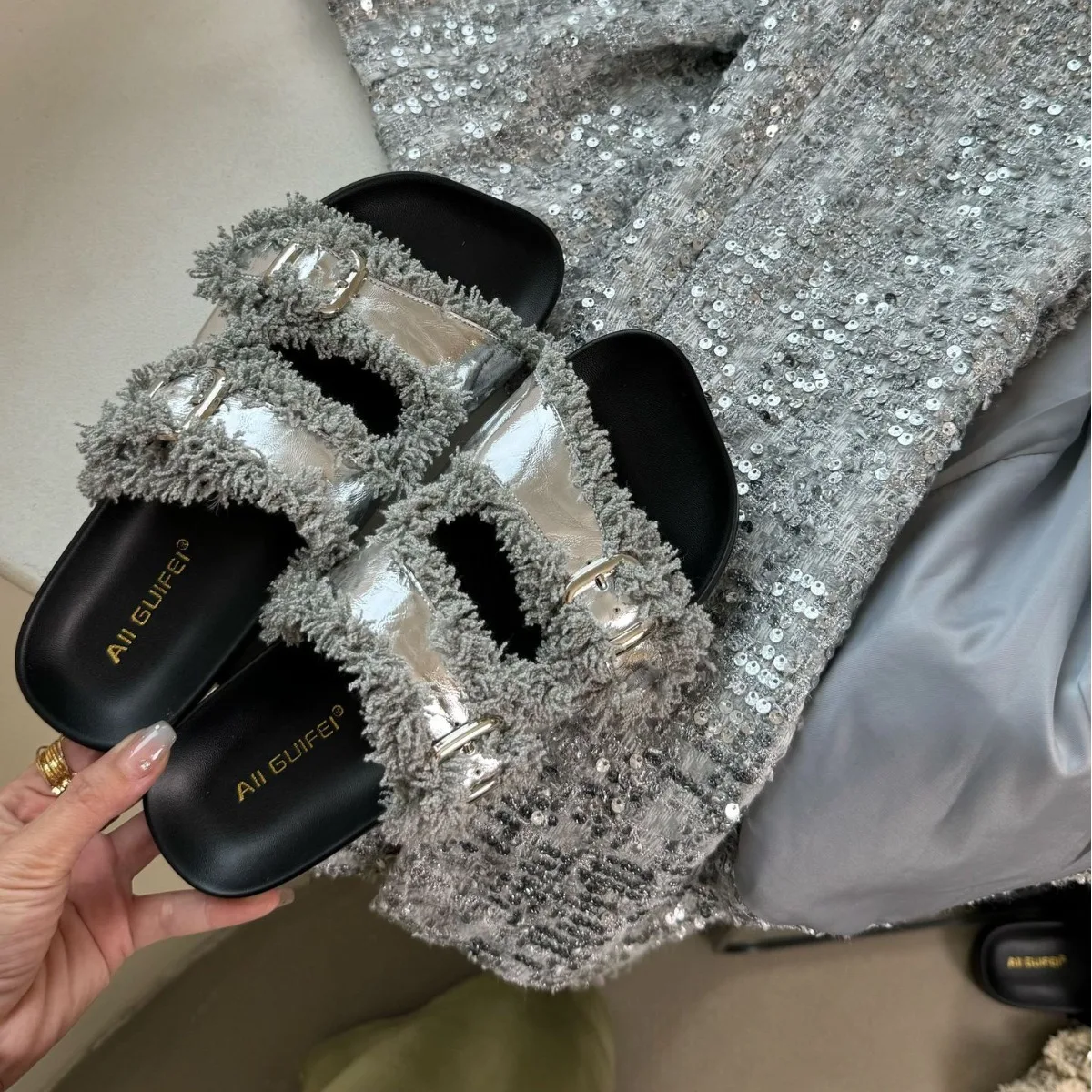 

Шлепанцы женские из мягкой ткани, сланцы для улицы, на платформе, низкий каблук-копыт, повседневная обувь из искусственной кожи, для отдыха, хлопок, лето 2024