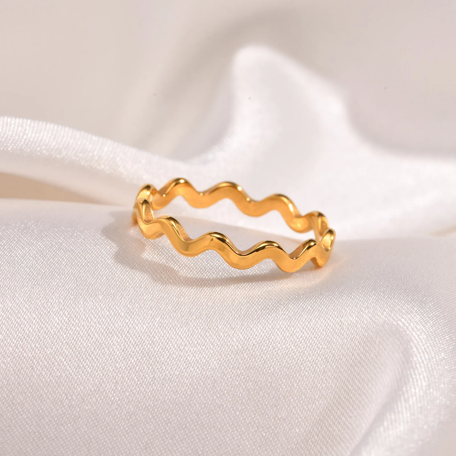 Vnox Simple 3.2mm Wave Shaped Women Rings, Gold Color Stainless Steel Chic Finger Band, Stackable Ring Jewelry