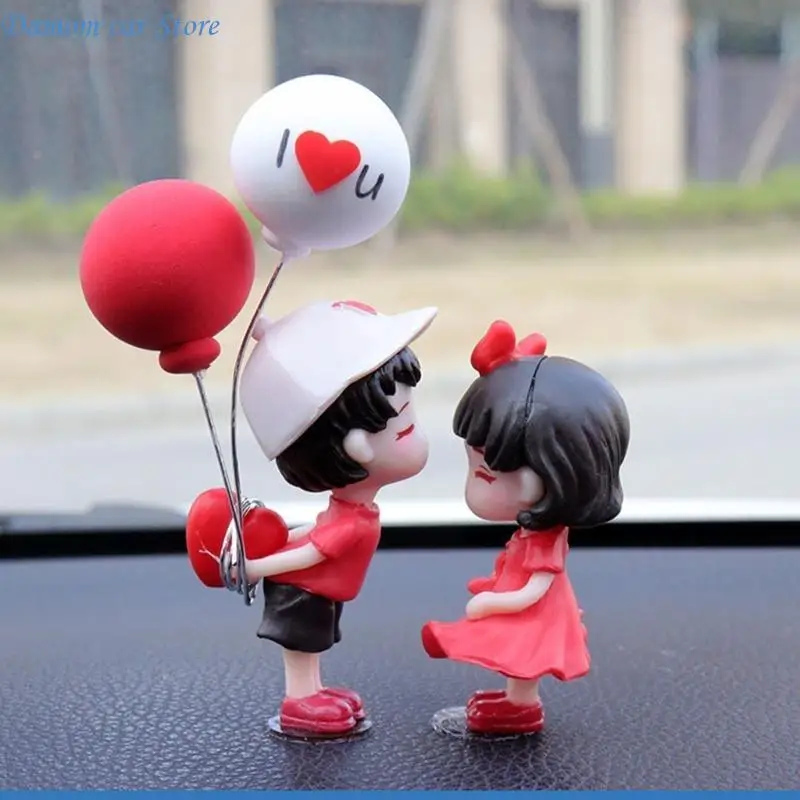 A2UC Dashboard Fuitboate Loving يحتضن تمثال مصغرة لأسعاء الرومانسيين