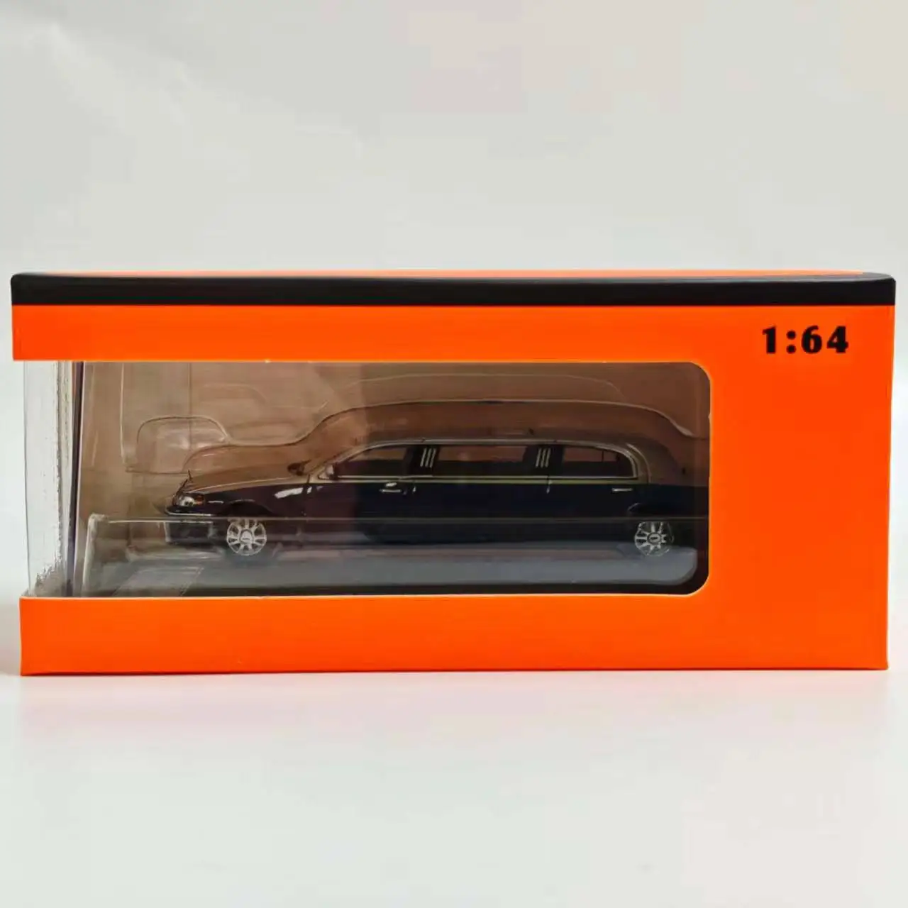 Diecast GCD 1:64 Scale Lincoln Extended Edition Alloy Car Model - view 6