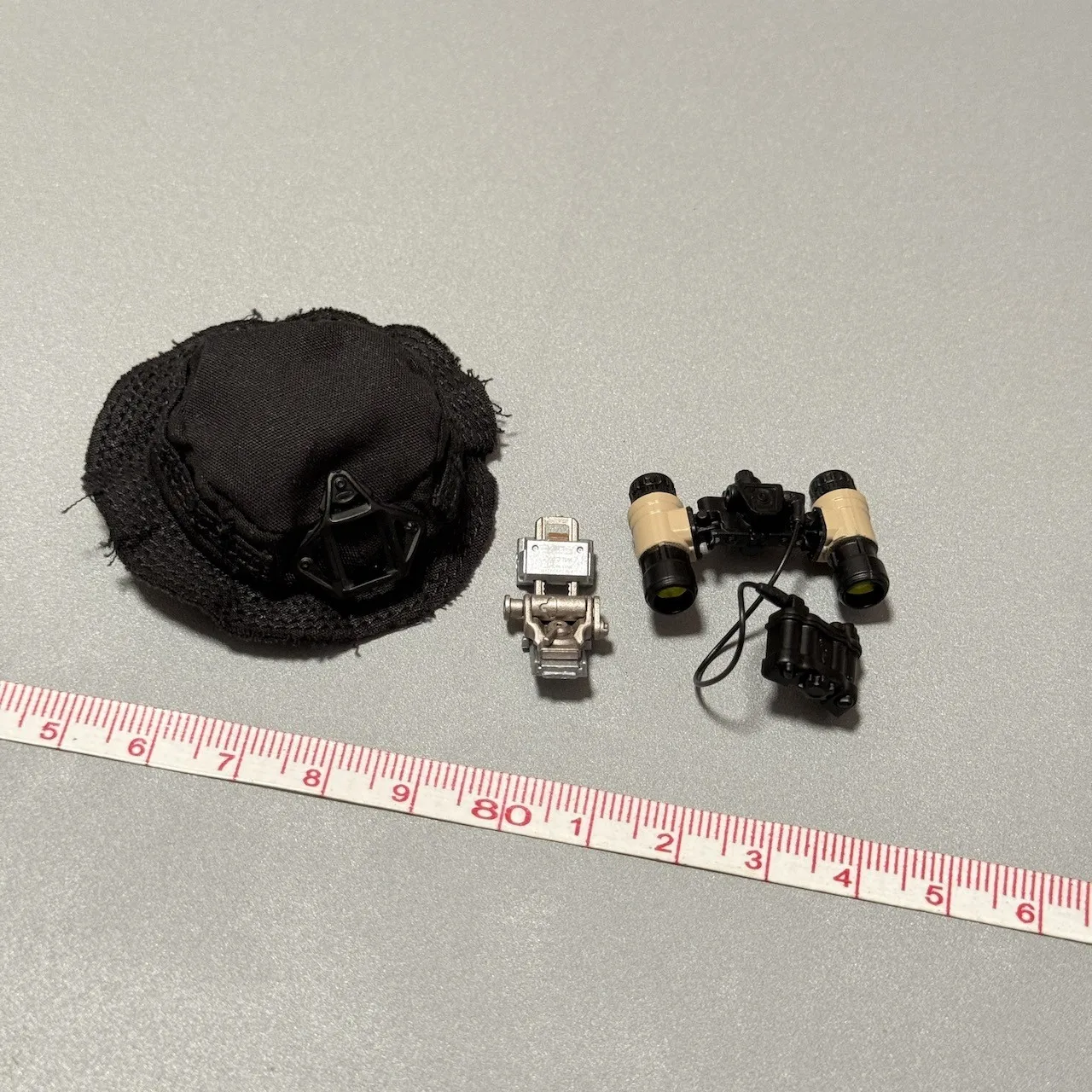 

HRT06MM 1/6 Scale Soldier Hat Night Vision Device Model 12''Hostage Rescue Team