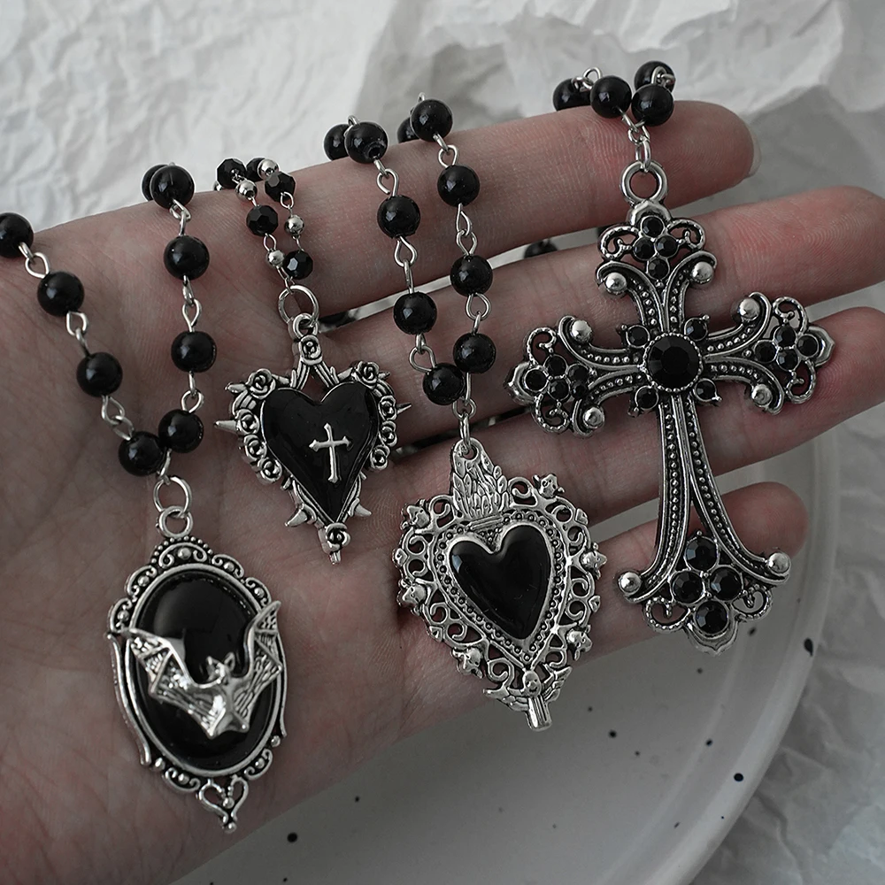 Conjunto de collar con colgante oscuro de cruz de murciélago gótica, conjunto de collar apilado con cuentas negras de amor de espina personalizada Y2K, adecuado como Halloween G