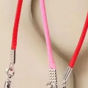 Conjunto de 5 modelos de bolsa crossbody de gato Mini KT para boneca, brinquedos de fantasia e decoração de casa de bonecas.