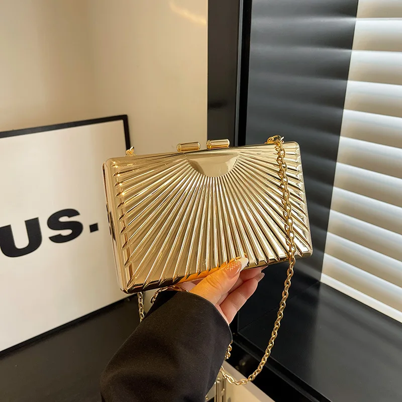 

Metal style Evening Bag Fashion French Vintage Chain Shoulder Bag Banquet Clutch Wedding Party Crossbody Bags Daily use Purse