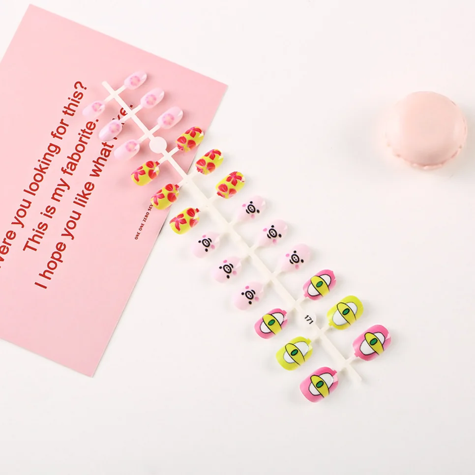 24Pcs Children Fake Nails Strips Mounted Cute Painted Press on Nail Convenient To Wear Does Not Hurt False Nails No Contain Glue