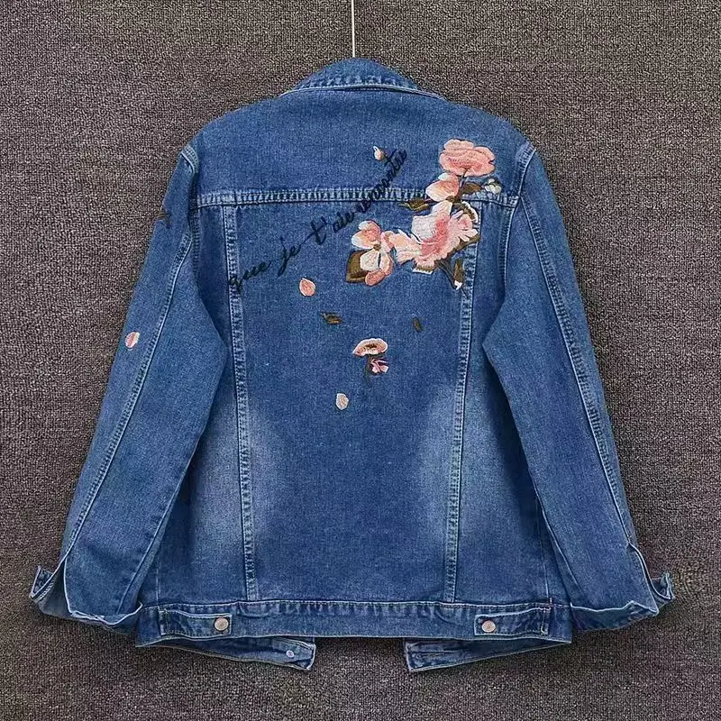 Retro blue denim jacket female autumn new Korean embroidery loose slim fashion Joker embroidered casual jacket top.